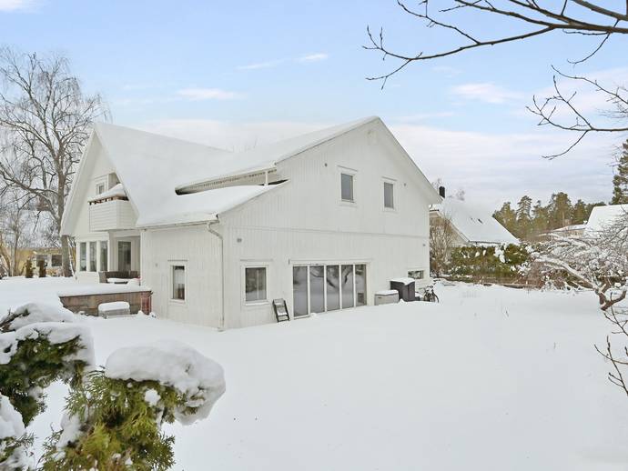 7 rok · 225 m² · Silverängsvägen 3