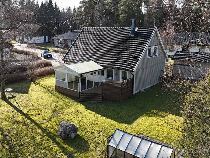 6 rok · 150 m² · Flöjtvägen 8