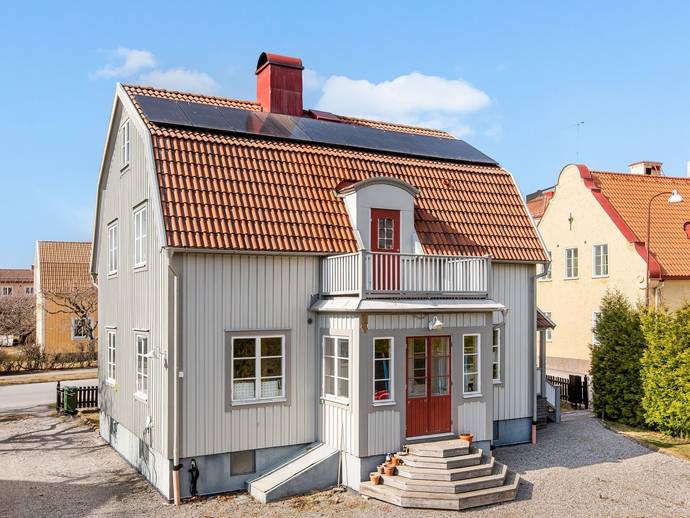 8 rok · 169 m² · Hållstavägen 6