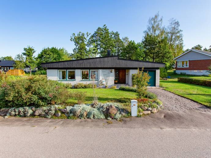 6 rok · 156 m² · Axels väg 16