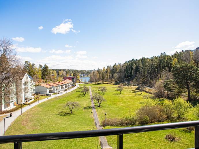 3 rok · 100 m² · Karlbergastigen 6