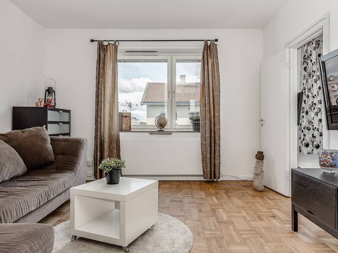 2 rok · 35 m² · Glasmålarvägen 2, 3tr