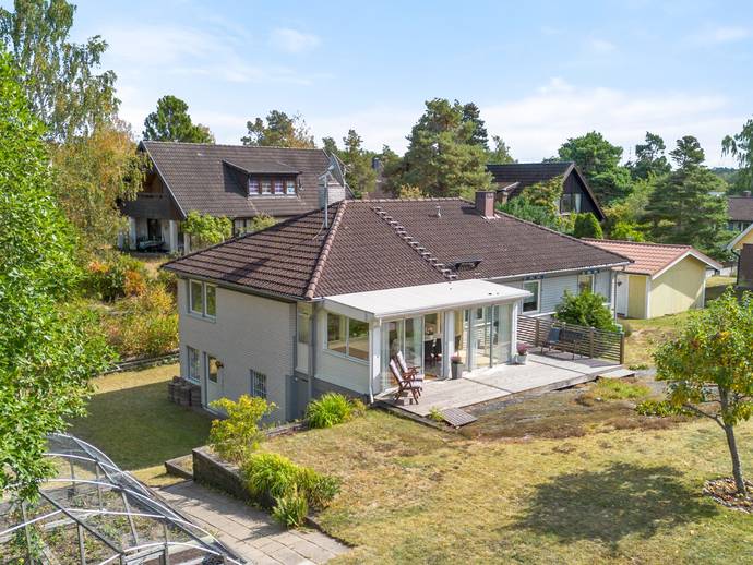 8 rok · 146 m² · Flåhackebacken 58