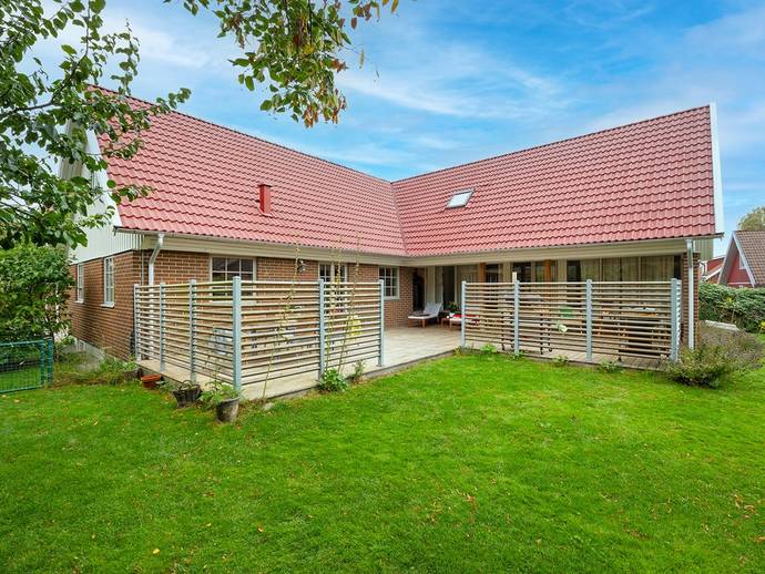 7 rok · 240 m² · Hasslebackavägen 4