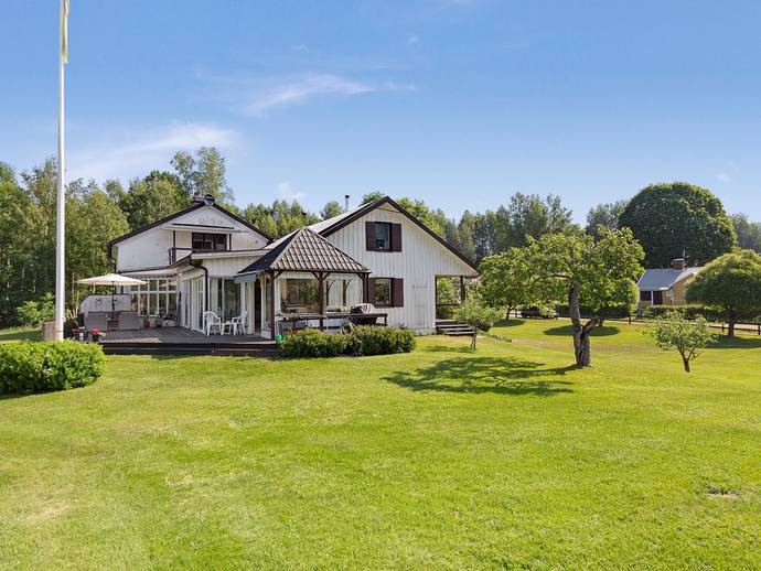 9 rok · 225 m² · Ängvägen 22