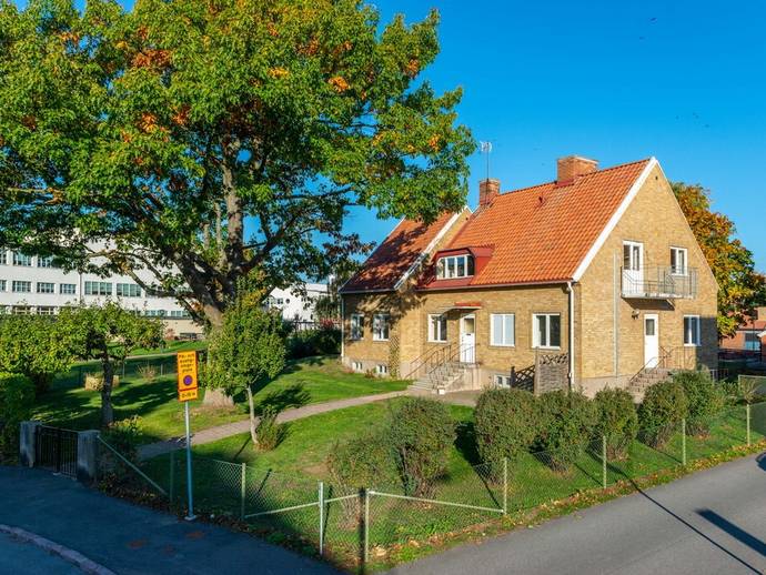 6 rok · 213 m² · Domaregatan 12