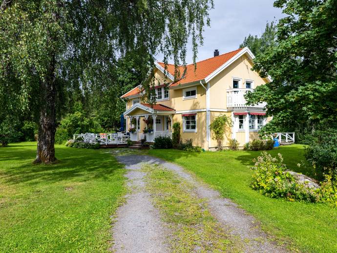 7 rok · 195 m² · Genvalla 240