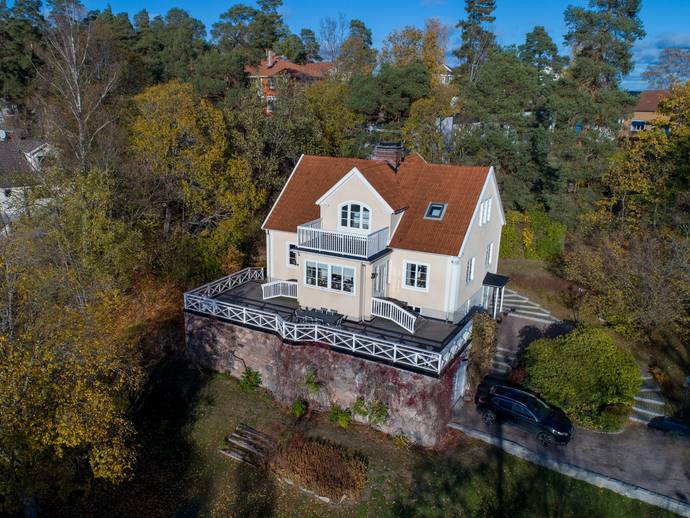 10 rok · 253 m² · Granbacken 1