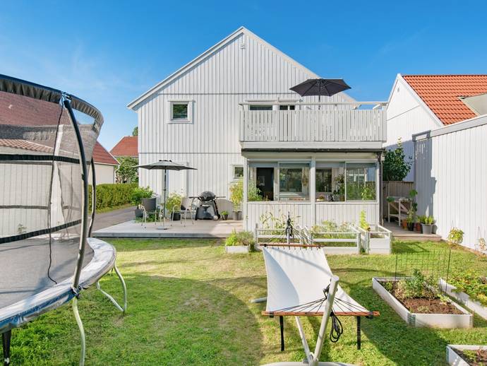 6 rok · 140 m² · Trastsångsvägen 93