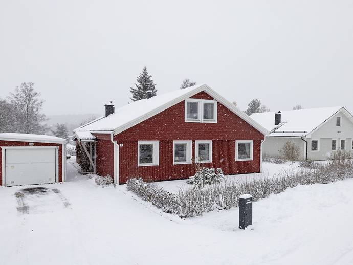 6 rok · 157 m² · Fullblodsvägen 6