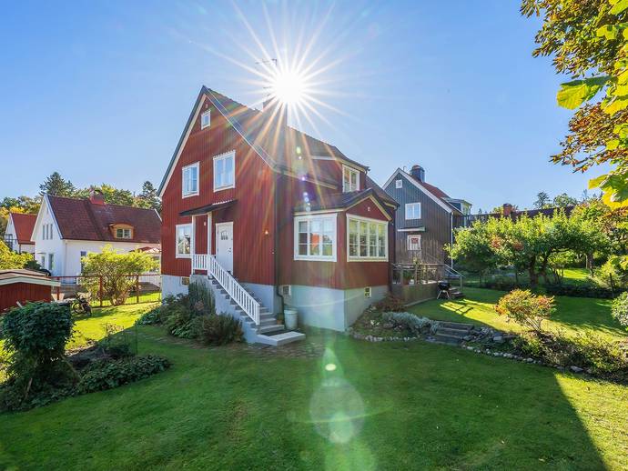 6 rok · 153 m² · Stockholmsvägen 74