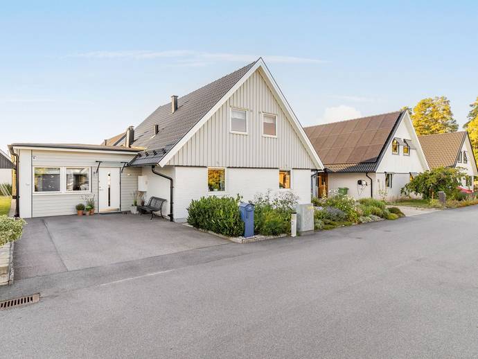 7 rok · 192 m² · Rönnhagsvägen 39