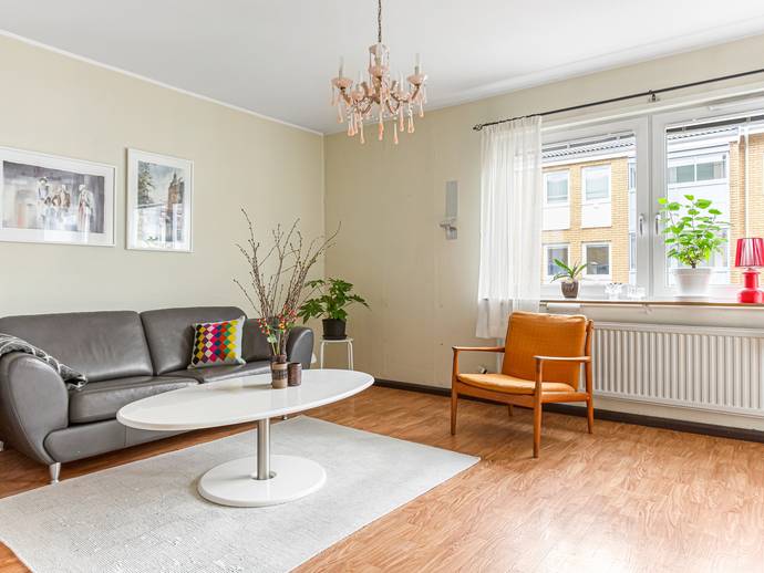1 rok · 37,5 m² · Karlagatan 34A