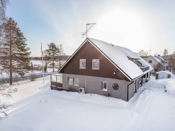 8 rok · 271 m² · Junivägen 2