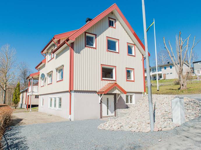 8 rok · 220 m² · Lindbyvägen 9
