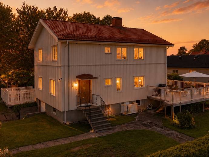 7 rok · 195 m² · Eddavägen 3