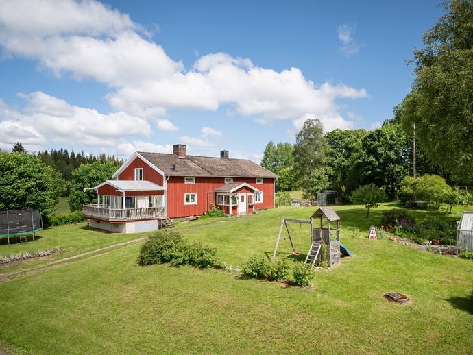 6 rok · 180 m² · Tokared 121