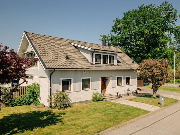 7 rok · 201 m² · Lyrvägen 2