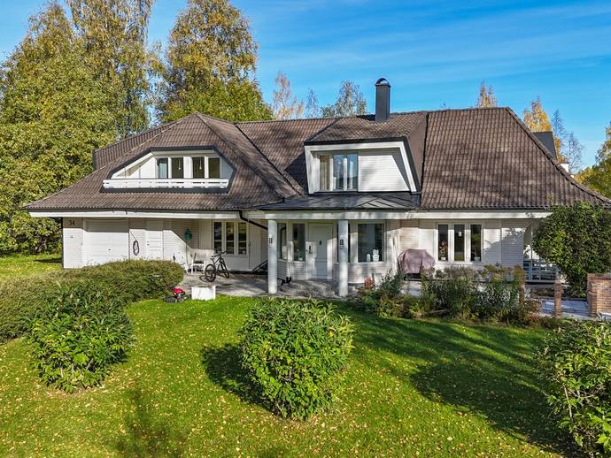 8 rok · 185 m² · Mellangatan 34