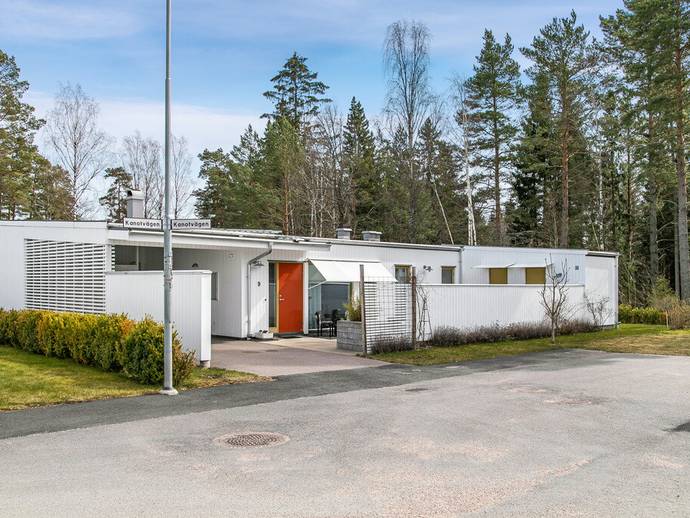 4 rok · 125 m² · Kanotvägen 9
