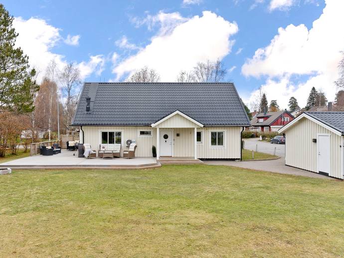 6 rok · 154 m² · Orrvägen 8