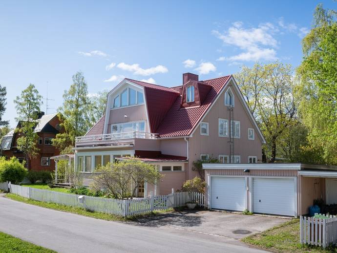 13 rok · 309 m² · Fagerlinsvägen 9