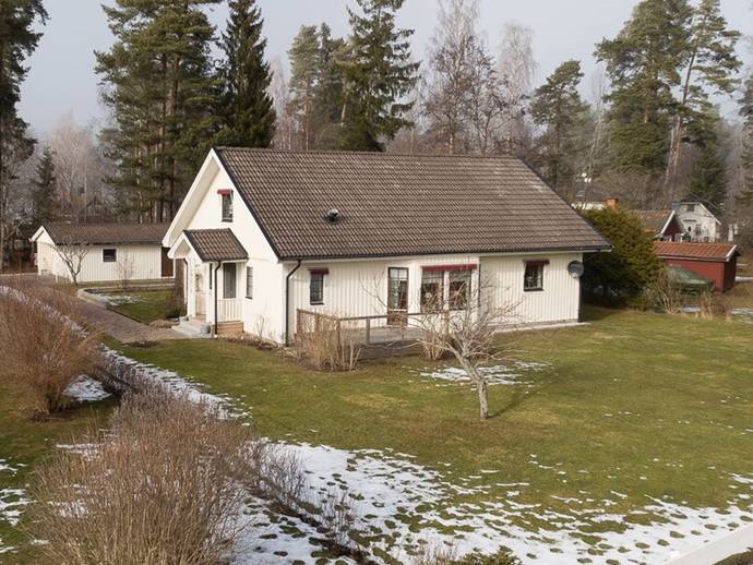 6 rok · 166 m² · Vågornas Väg 4