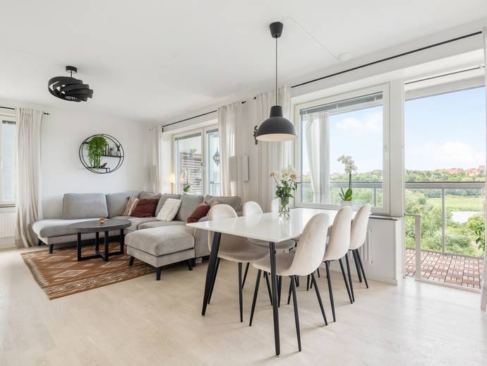 3 rok · 74 m² · Evenemangsgatan 30