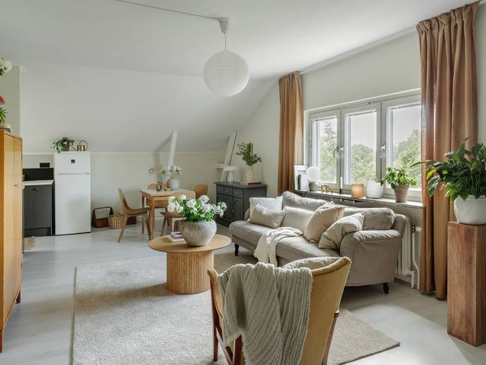 1 rok · 42 m² · Annandagsvägen 8