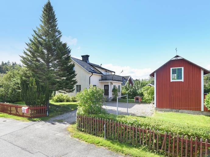 4 rok · 110 m² · Backvägen 4