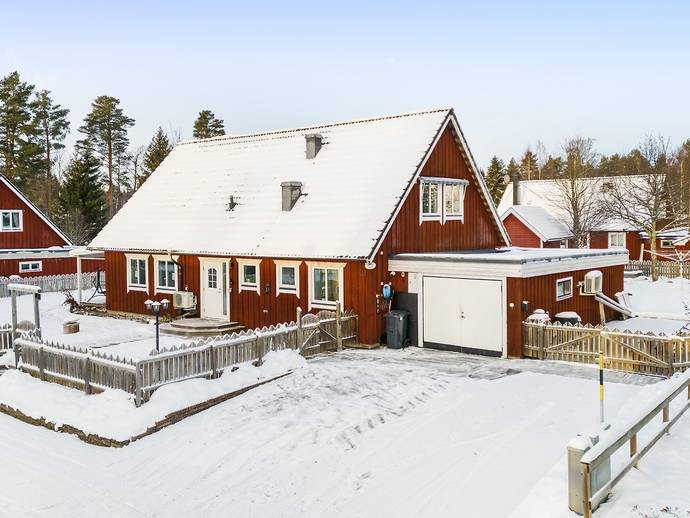 6 rok · 158 m² · Furuvägen 10