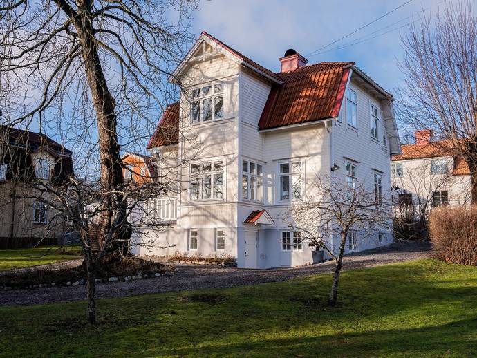 6 rok · 128 m² · Sjättenovembervägen 244A