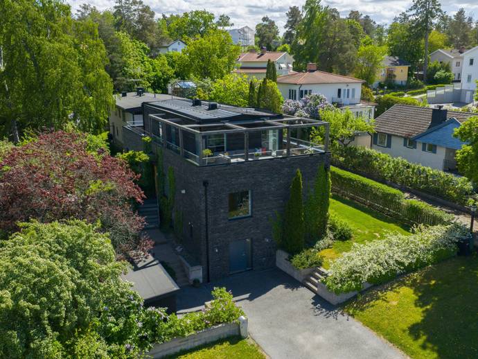 11 rok · 220 m² · Ugglemossvägen 13