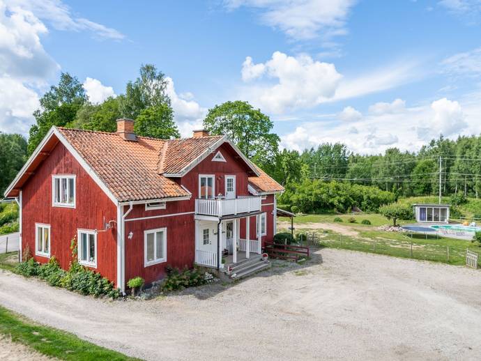 9 rok · 124 m² · Högsjö station Björkhaga 2
