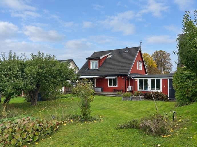 6 rok · 166 m² · Johan Moviks väg 5
