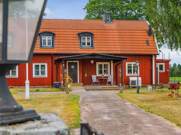 9 rok · 296 m² · Kvillerum 4