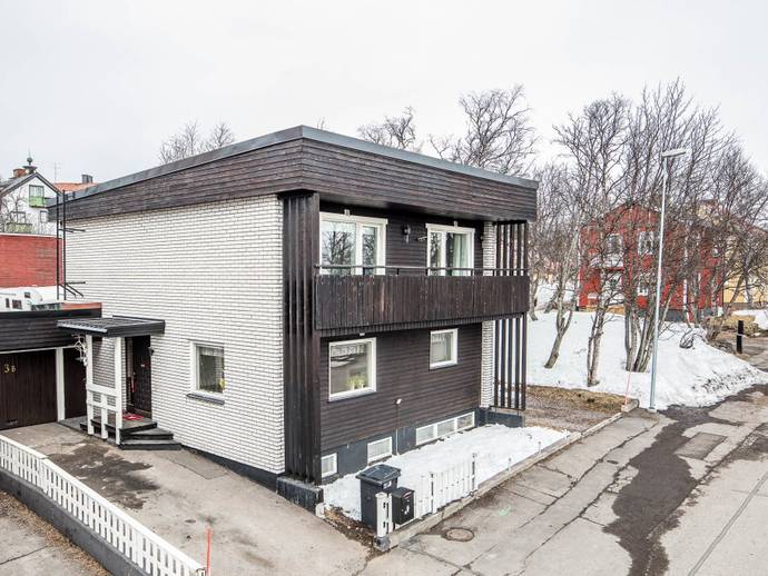 9 rok · 144 m² · Vintergatan 3 B