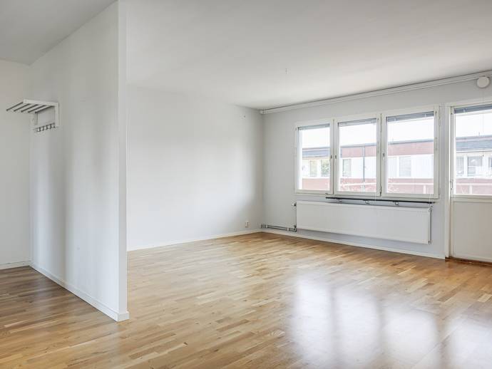 3 rok · 77,8 m² · Ljuskärrsvägen 101