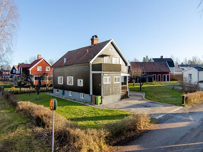 6 rok · 180 m² · Vintergatan 1