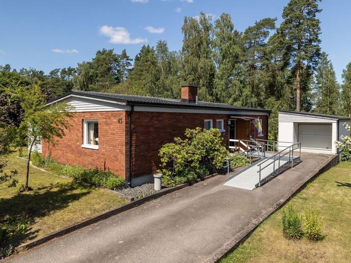122 m² · Granvägen 43