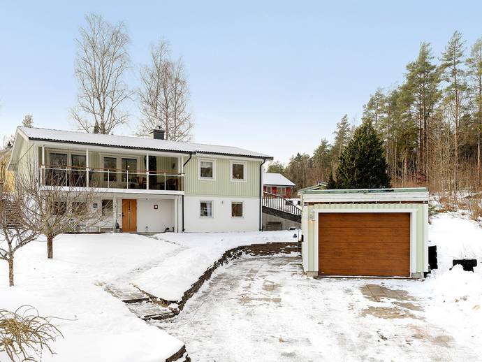 8 rok · 181 m² · Moenvägen 13