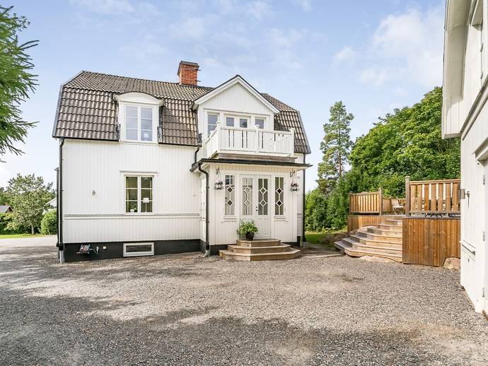 6 rok · 180 m² · Hovsvägen 2
