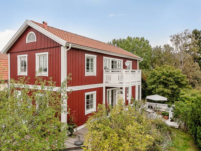 6 rok · 144 m² · Gulmårans väg 16