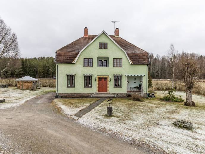 8 rok · 309 m² · Länsmansvägen 6