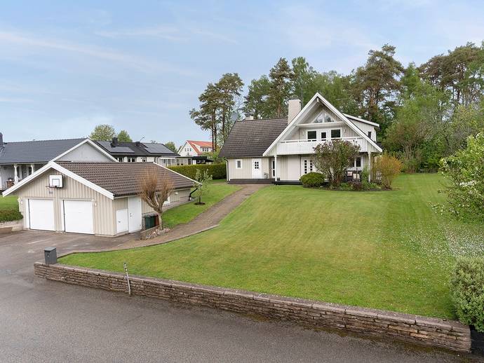 8 rok · 248 m² · Klövervägen 8