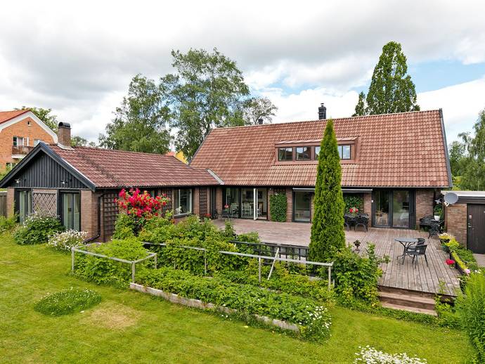 6 rok · 214 m² · Kung Göstas väg 4