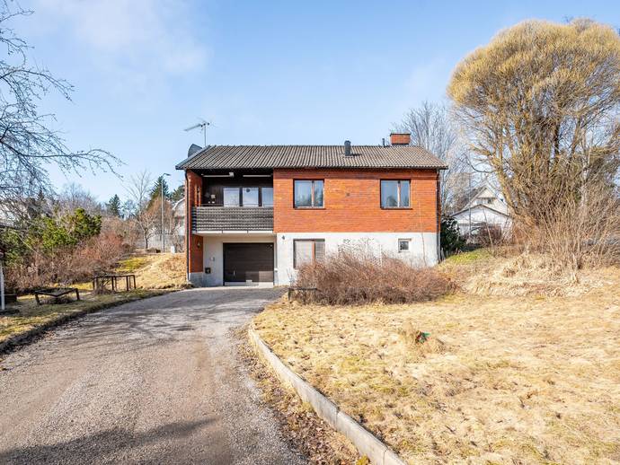 121 m² · Flisvägen 6