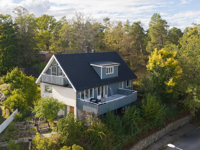 8 rok · 216 m² · Knäpparvägen 13