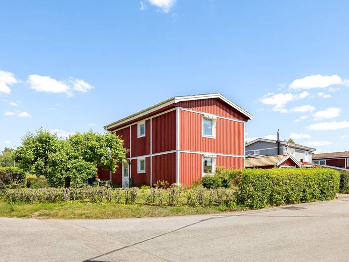 6 rok · 153 m² · Mårdstigen 1
