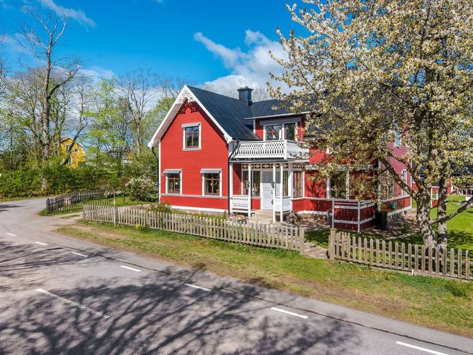 8 rok · 196 m² · Långvägen 11